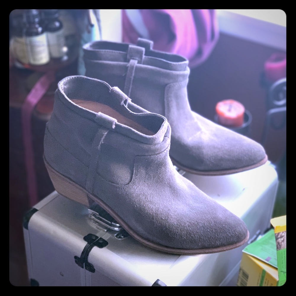 Joie 38.5 Gray suede casual boots